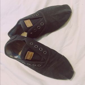Black toms